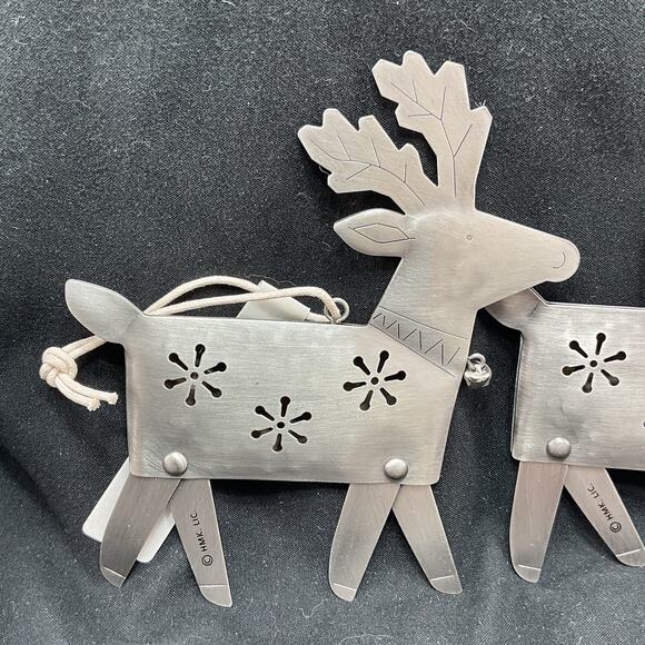Hallmark Aluminum Sheet Metal Reindeer w/ Moving Legs Aluminum 4.5"T X 4.0"W - Picture 3 of 7